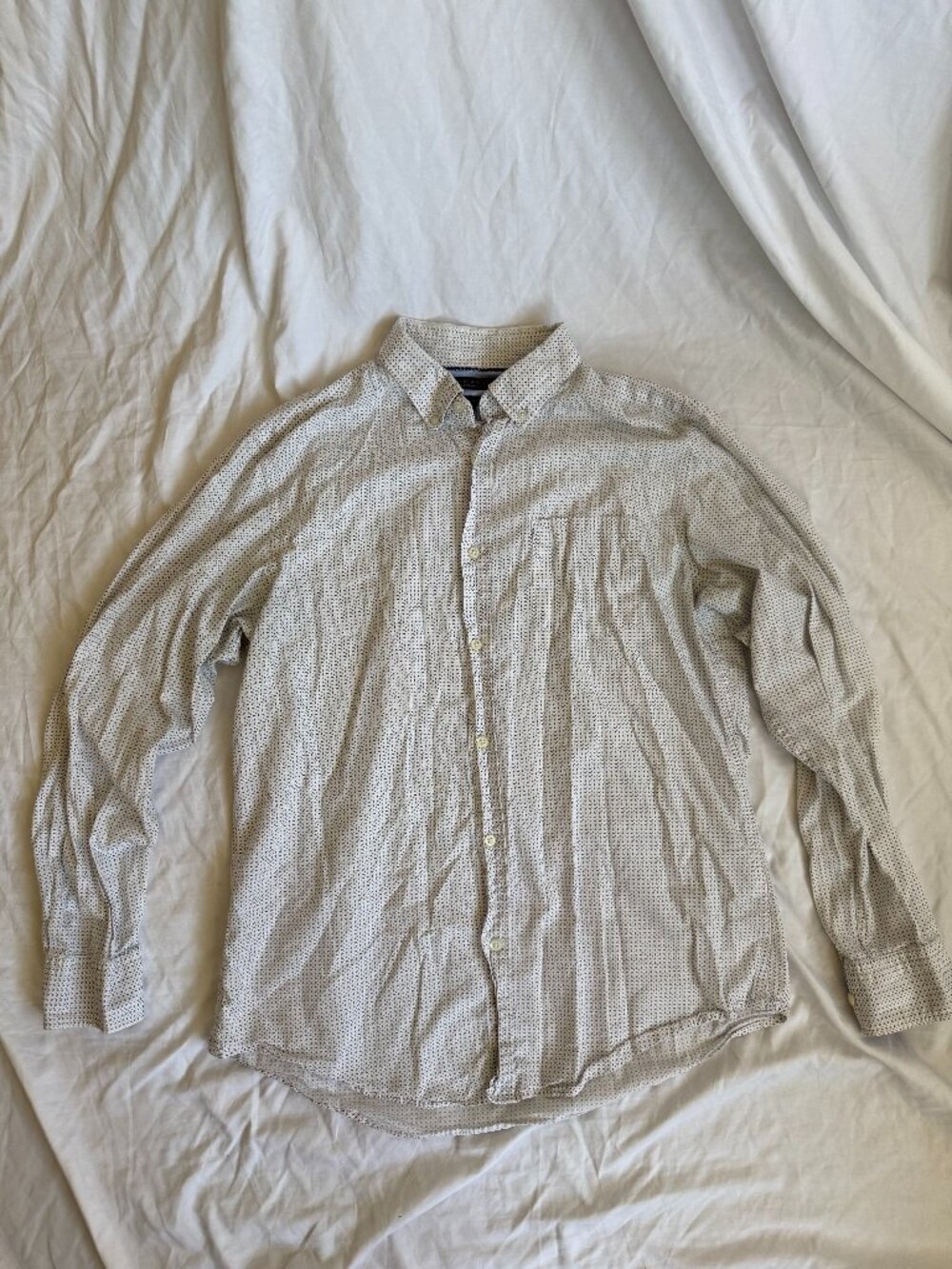 Banana Republic Men's White Micro Print Long Sleeve Button Down Dress Shirt